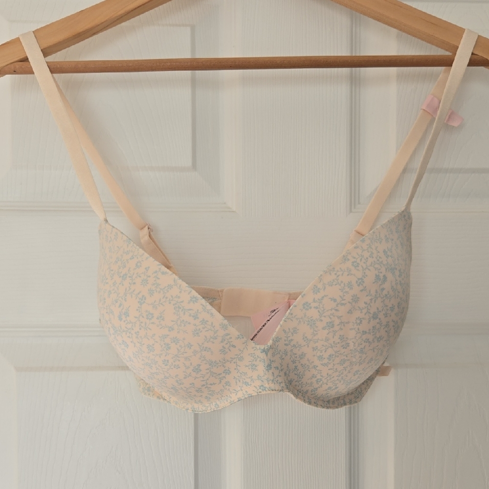 NWT Victoria's Secret Push Up Floral Print Bra in Cream and Blue 34D